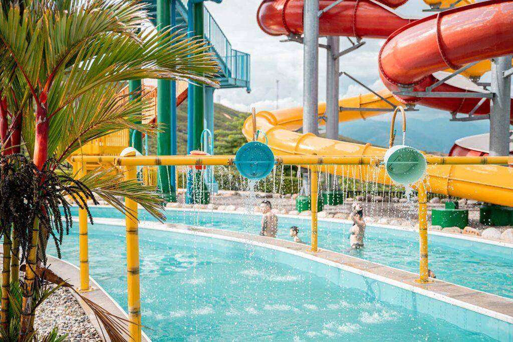 img acuaparque nacional del chicamocha atracción tobogán primer plano