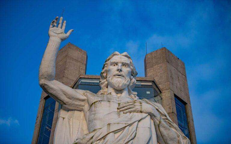 img parque cerro del Santísimo escultura Santísimo plano medio